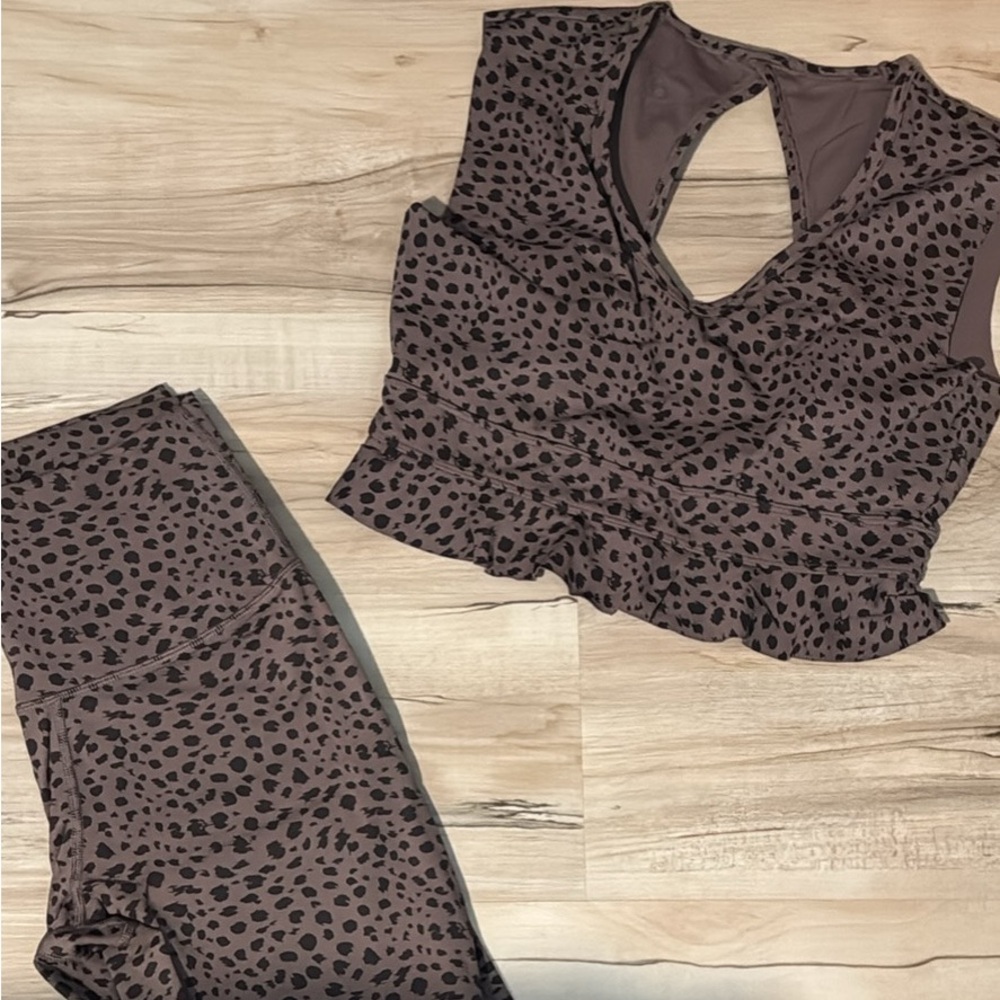 Stylish Leopard Print Women's Activewear Set
